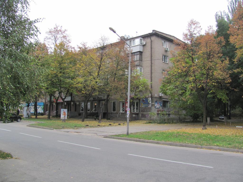 Apartment On Sobornyi Avenue 143 Near Intourist Hotel Zaporizhia Екстериор снимка