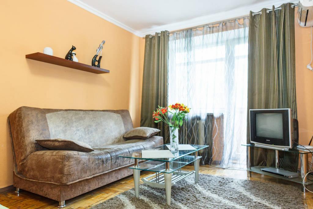Apartment On Sobornyi Avenue 143 Near Intourist Hotel Zaporizhia Екстериор снимка