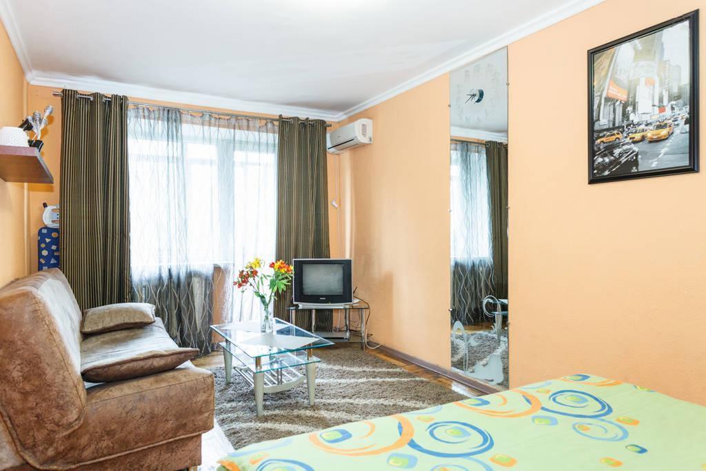 Apartment On Sobornyi Avenue 143 Near Intourist Hotel Zaporizhia Екстериор снимка