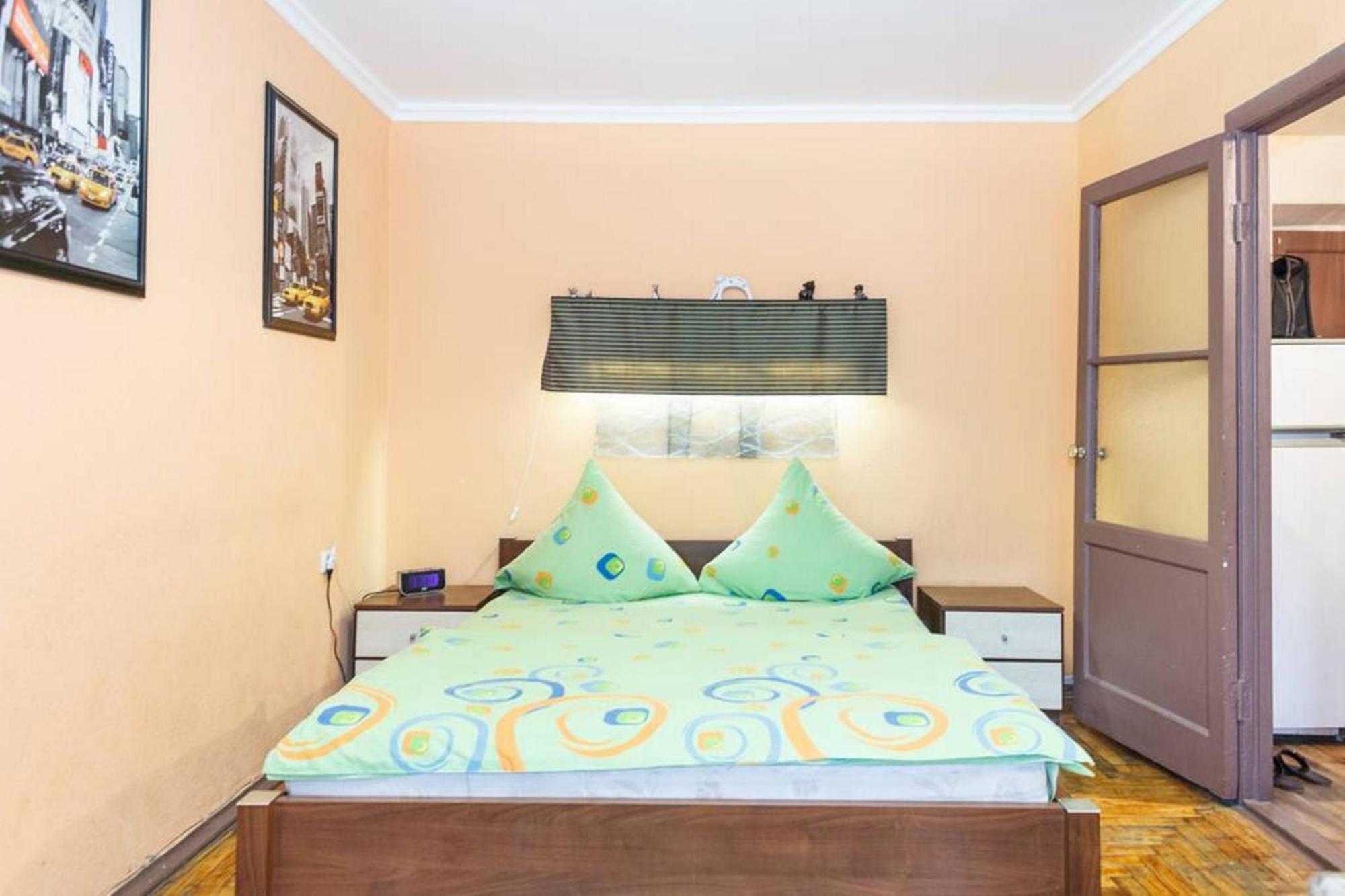 Apartment On Sobornyi Avenue 143 Near Intourist Hotel Zaporizhia Екстериор снимка
